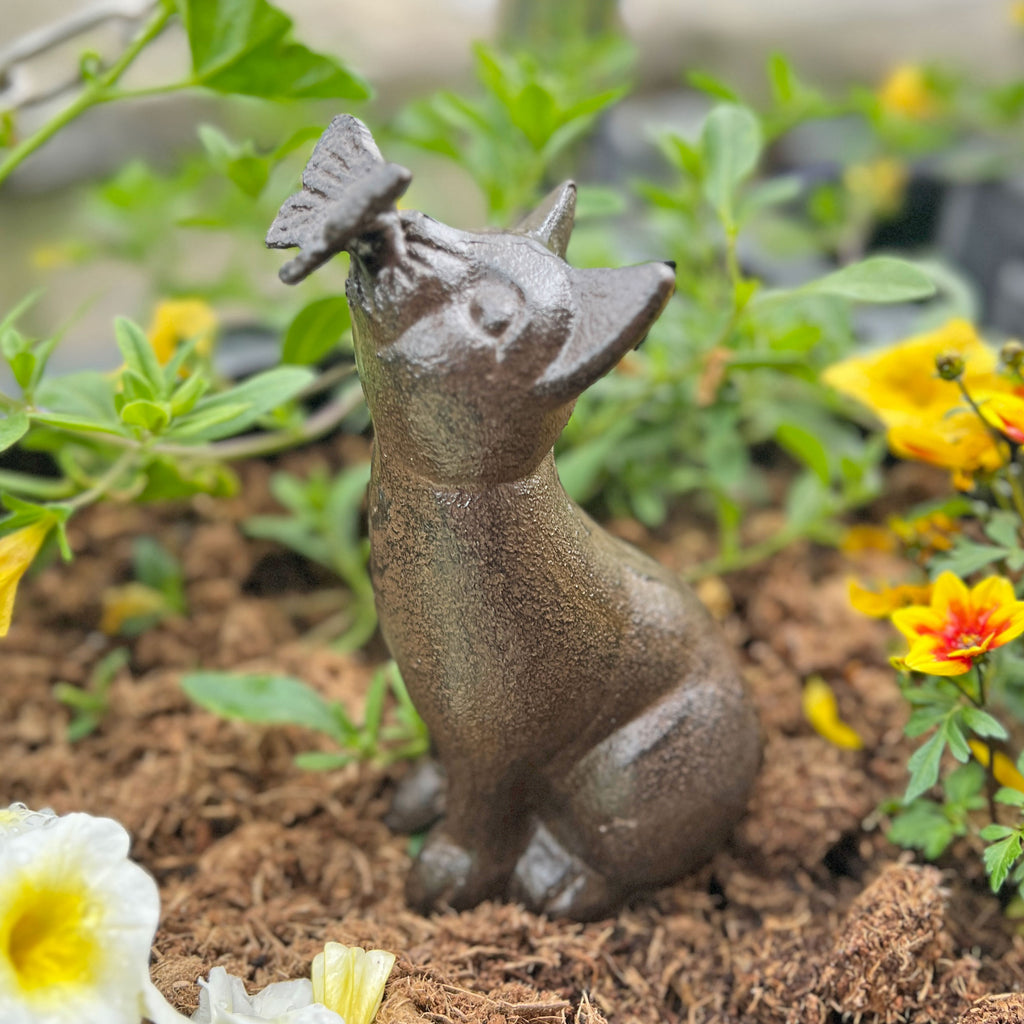 Sitting cast iron cat garden ornament