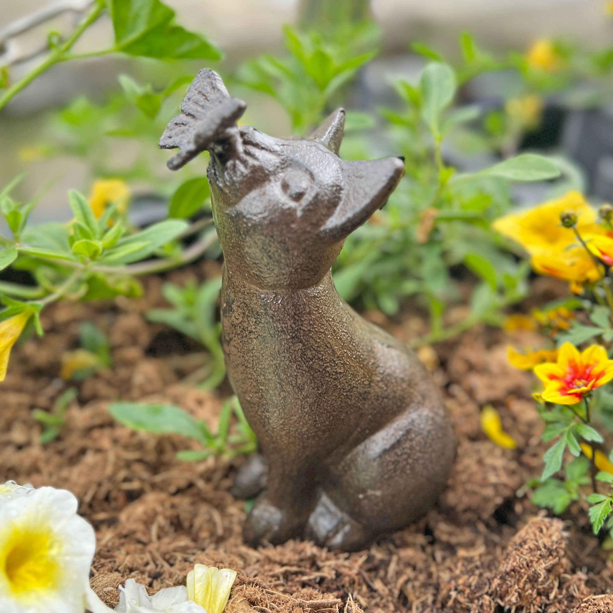 Sitting cast iron cat garden ornament